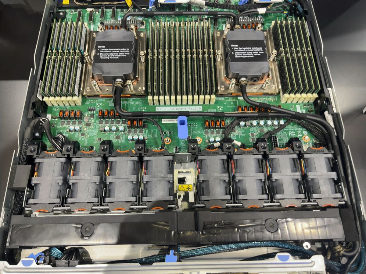 ThinkSystem SR645 02