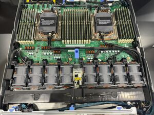 ThinkSystem SR645 02.jpg